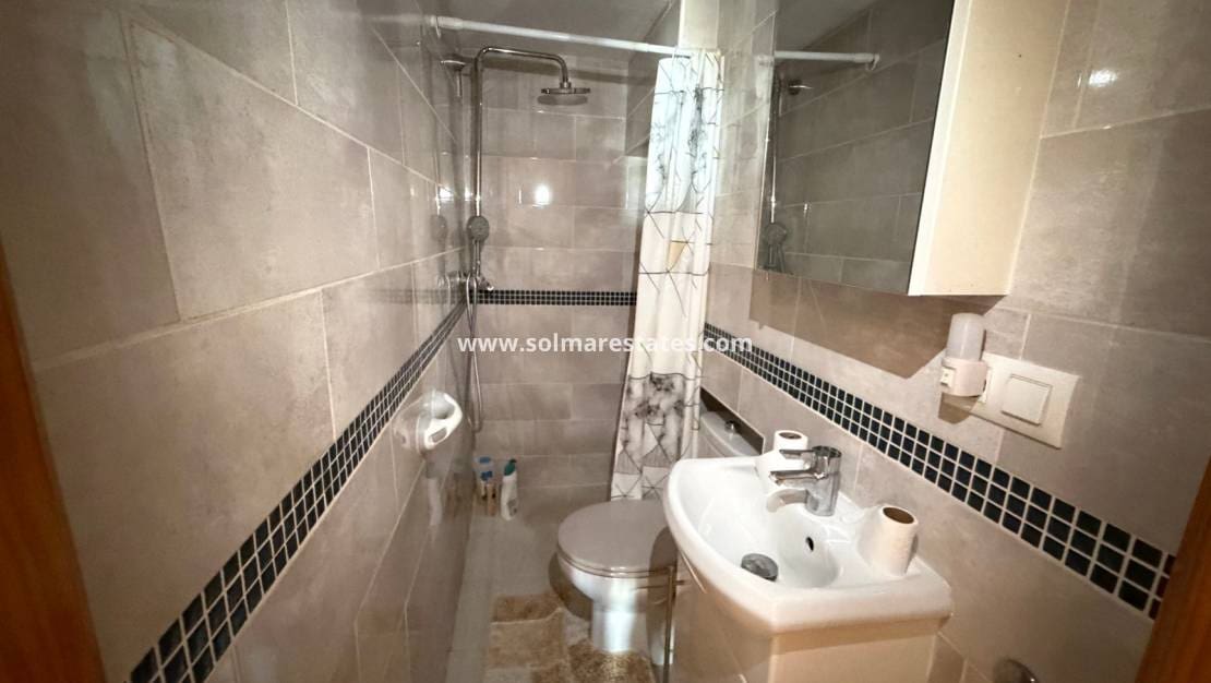 3 slaapkamer Rijtjeshuis te koop in Los Montesinos met zwembad - € 185.000 (Ref: 10145330)