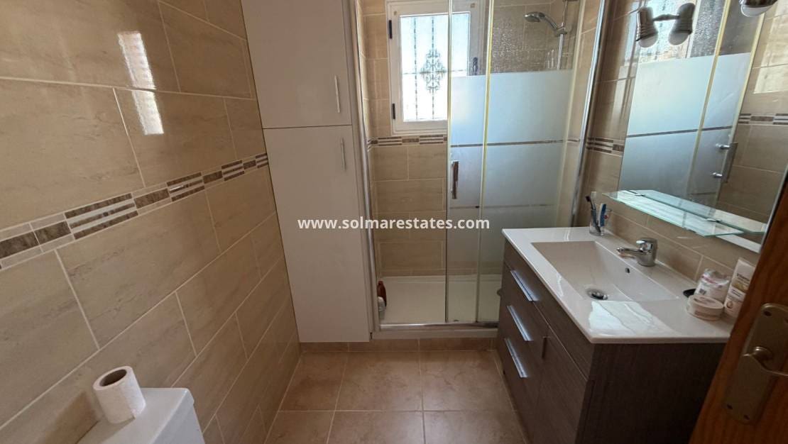 3 slaapkamer Rijtjeshuis te koop in Los Montesinos met zwembad - € 185.000 (Ref: 10145330)