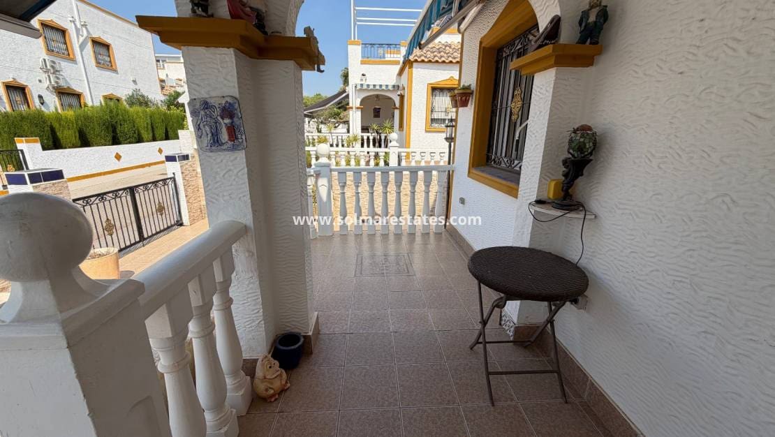 3 slaapkamer Rijtjeshuis te koop in Los Montesinos met zwembad - € 185.000 (Ref: 10145330)