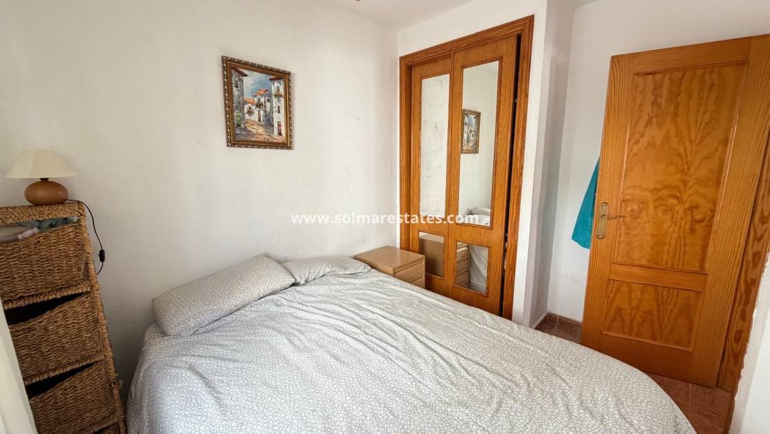 3 slaapkamer Rijtjeshuis te koop in Los Montesinos met zwembad - € 185.000 (Ref: 10145330)