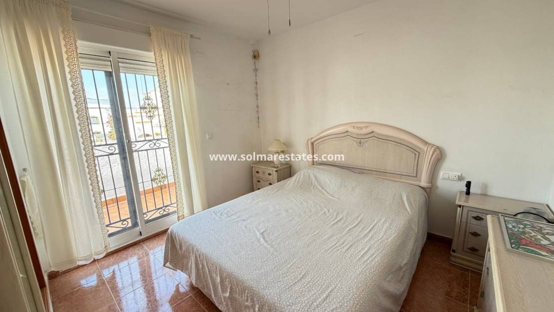 3 slaapkamer Rijtjeshuis te koop in Los Montesinos met zwembad - € 185.000 (Ref: 10145330)