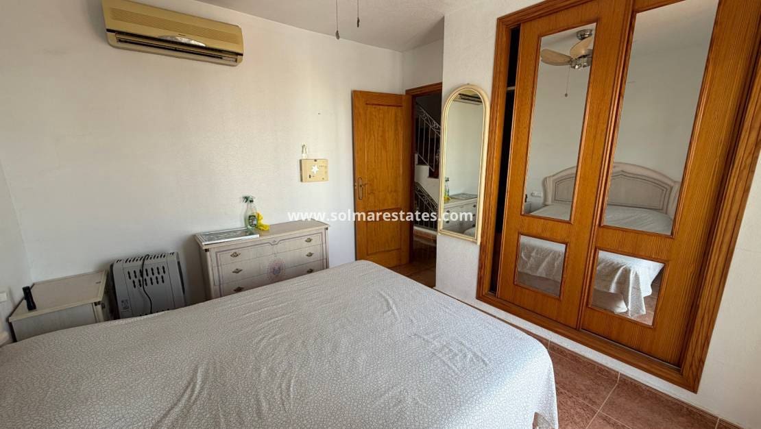 3 slaapkamer Rijtjeshuis te koop in Los Montesinos met zwembad - € 185.000 (Ref: 10145330)