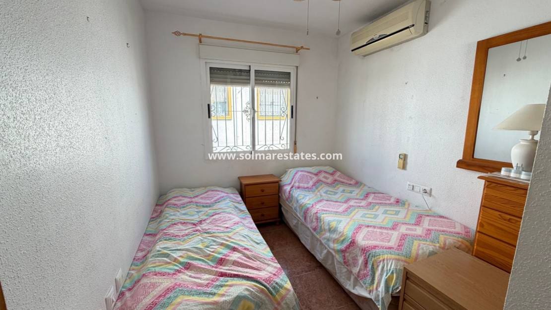 3 slaapkamer Rijtjeshuis te koop in Los Montesinos met zwembad - € 185.000 (Ref: 10145330)