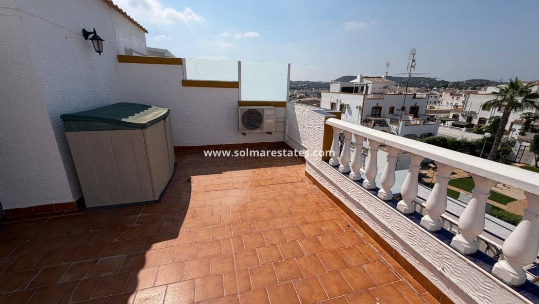 3 slaapkamer Rijtjeshuis te koop in Los Montesinos met zwembad - € 185.000 (Ref: 10145330)