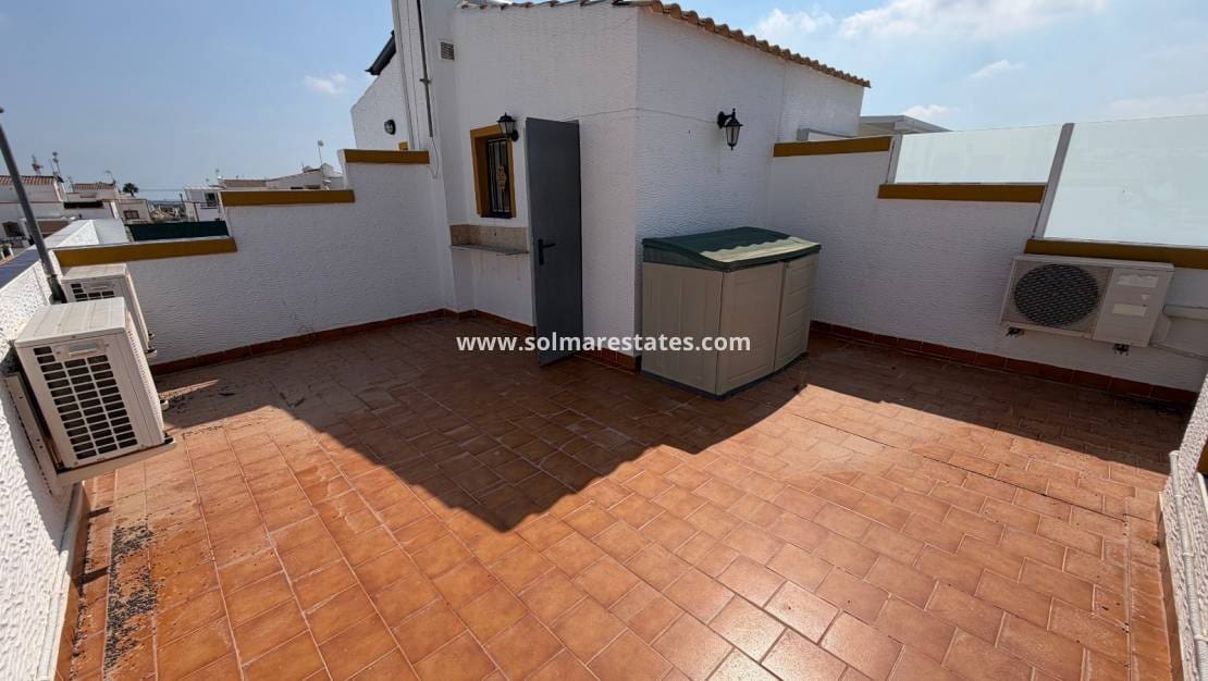 3 slaapkamer Rijtjeshuis te koop in Los Montesinos met zwembad - € 185.000 (Ref: 10145330)