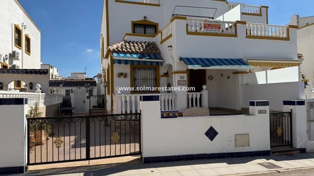 3 slaapkamer Rijtjeshuis te koop in Los Montesinos met zwembad - € 185.000 (Ref: 10145330)
