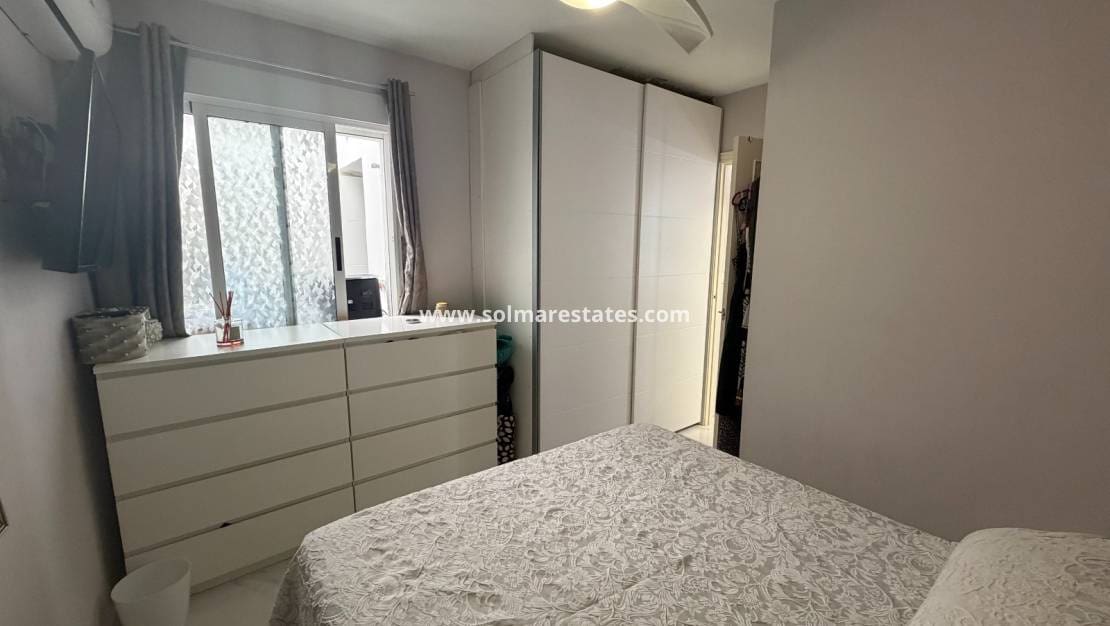 2 quarto Apartamento para venda em Los Montesinos com piscina - 155 000 € (Ref: 10153950)