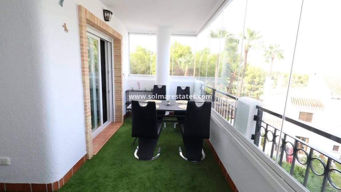 2 Zimmer Apartment zu verkaufen in Villamartin mit Pool - 278.000 € (Ref: 10157038)