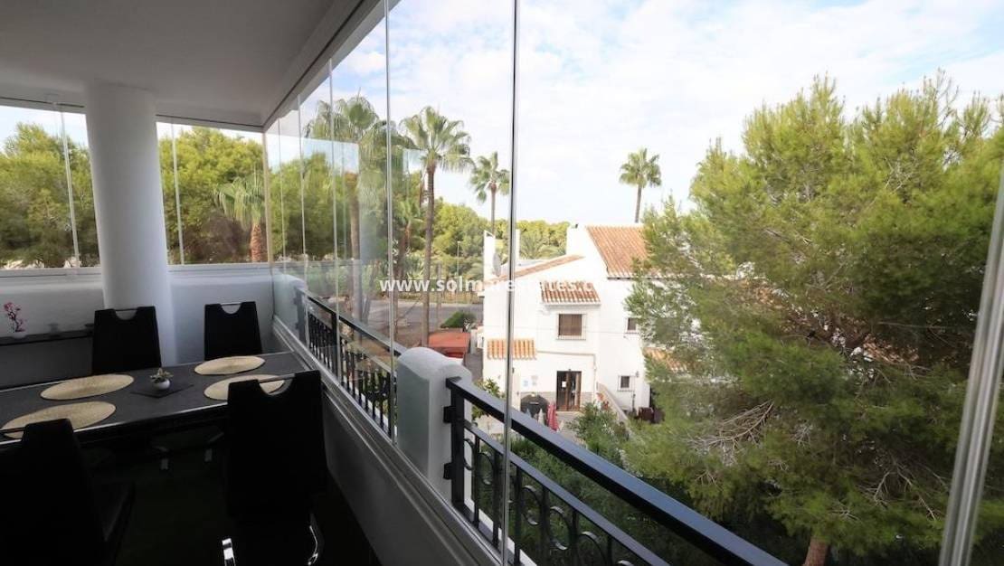 2 Zimmer Apartment zu verkaufen in Villamartin mit Pool - 278.000 € (Ref: 10157038)