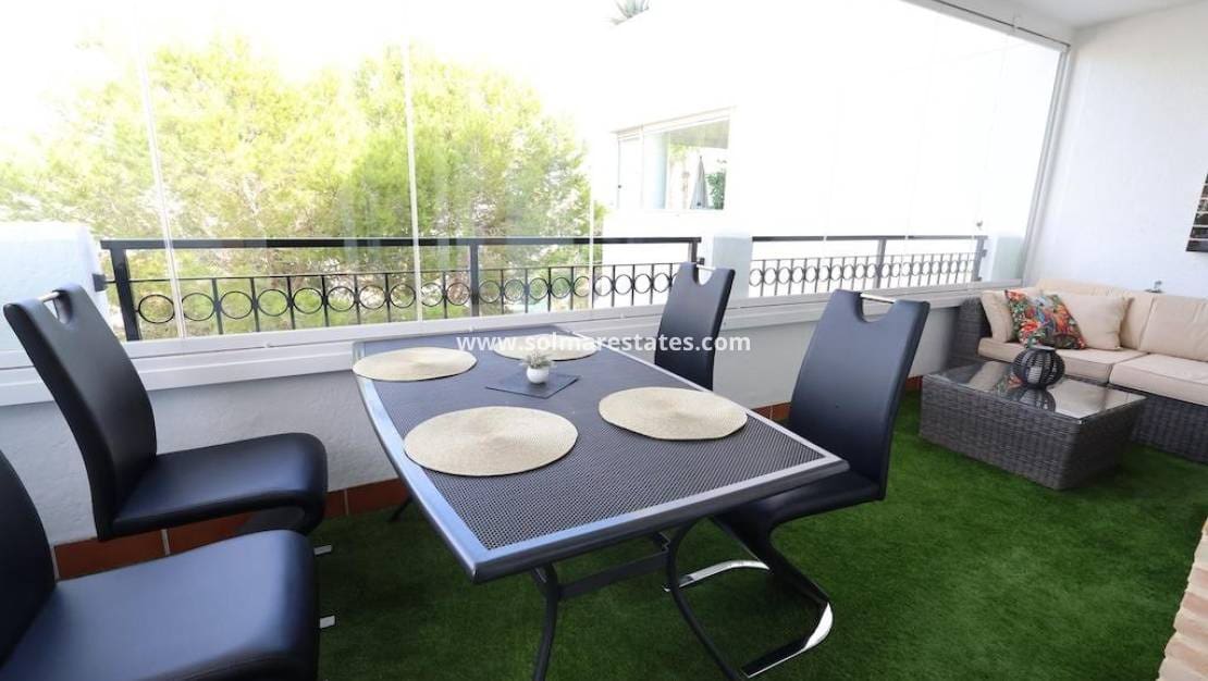 2 Zimmer Apartment zu verkaufen in Villamartin mit Pool - 278.000 € (Ref: 10157038)