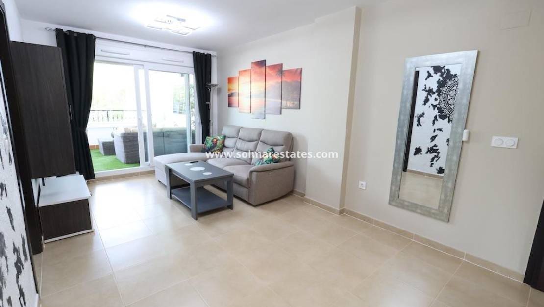 2 Zimmer Apartment zu verkaufen in Villamartin mit Pool - 278.000 € (Ref: 10157038)