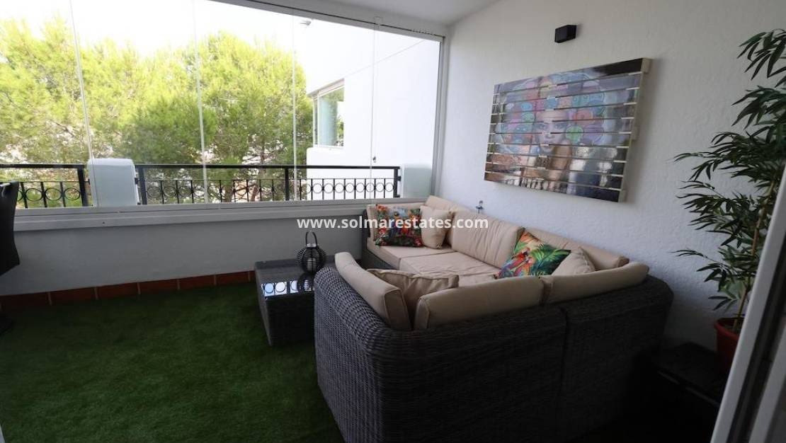 2 Zimmer Apartment zu verkaufen in Villamartin mit Pool - 278.000 € (Ref: 10157038)