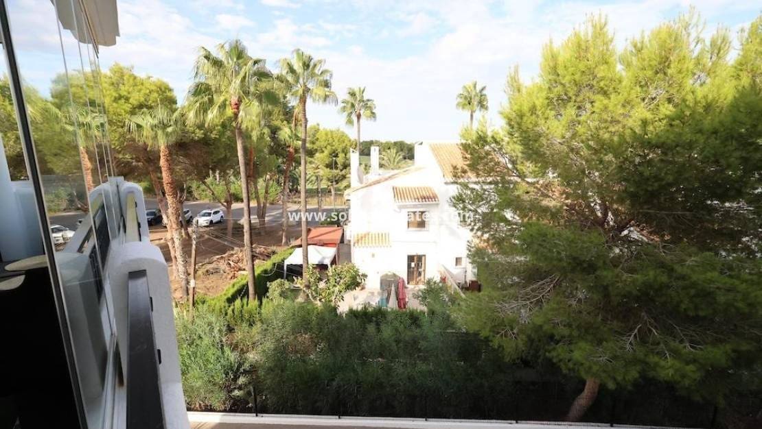2 Zimmer Apartment zu verkaufen in Villamartin mit Pool - 278.000 € (Ref: 10157038)