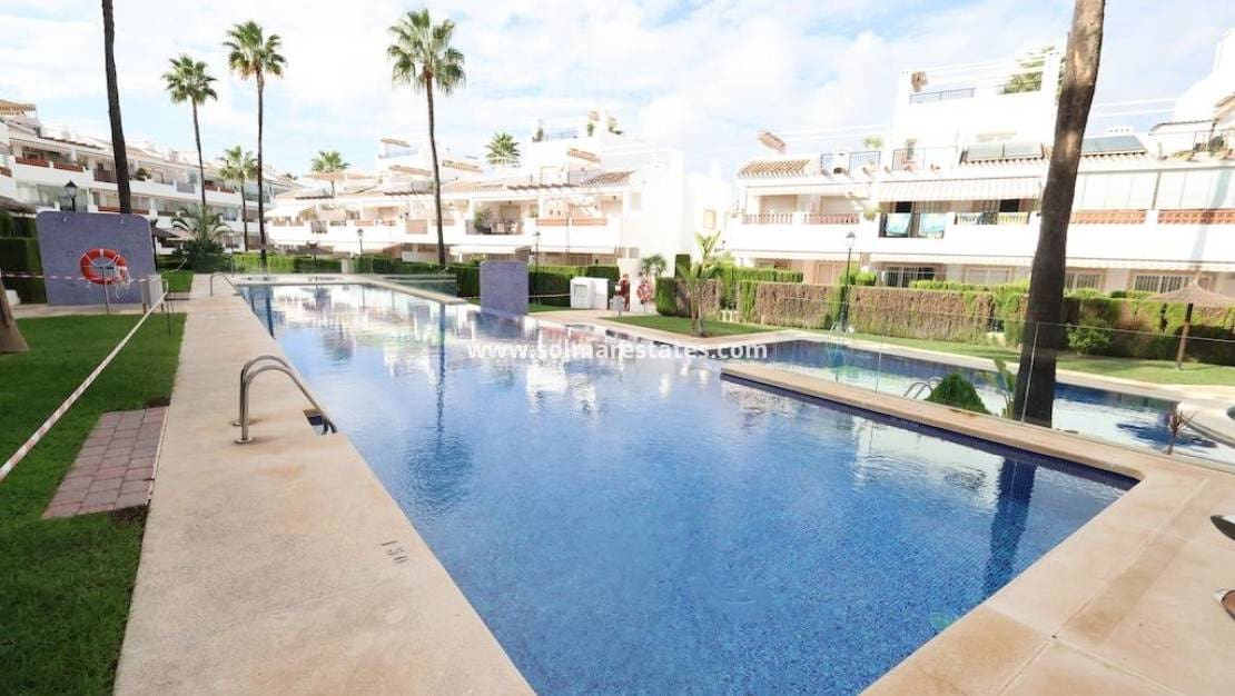 2 Zimmer Apartment zu verkaufen in Villamartin mit Pool - 278.000 € (Ref: 10157038)
