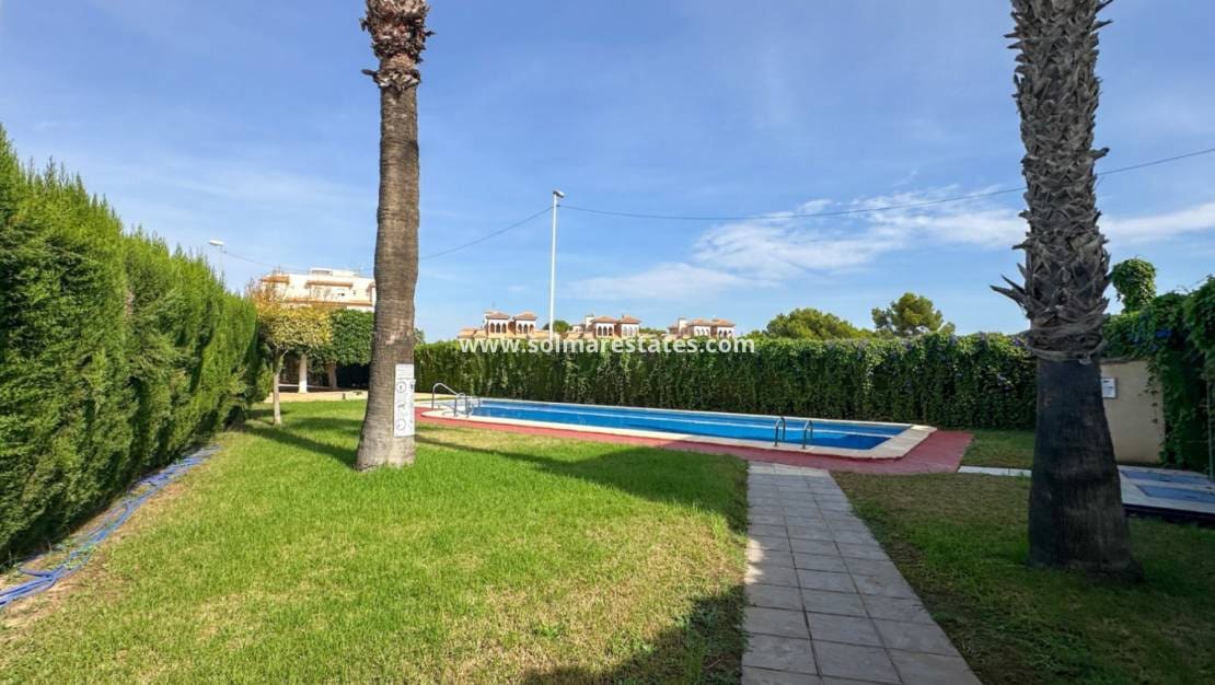 2 chambre Maison de Ville à vendre à Playa Flamenca avec piscine - 180 000 € (Ref: 10158437)