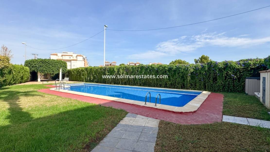 2 chambre Maison de Ville à vendre à Playa Flamenca avec piscine - 180 000 € (Ref: 10158437)
