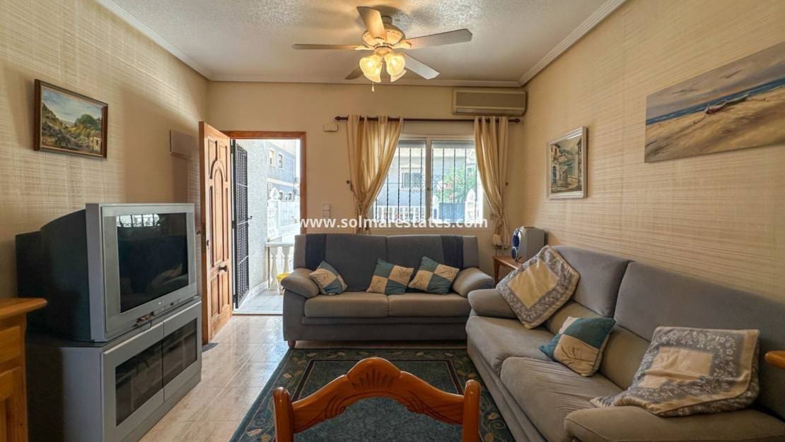 2 chambre Maison de Ville à vendre à Playa Flamenca avec piscine - 180 000 € (Ref: 10158437)