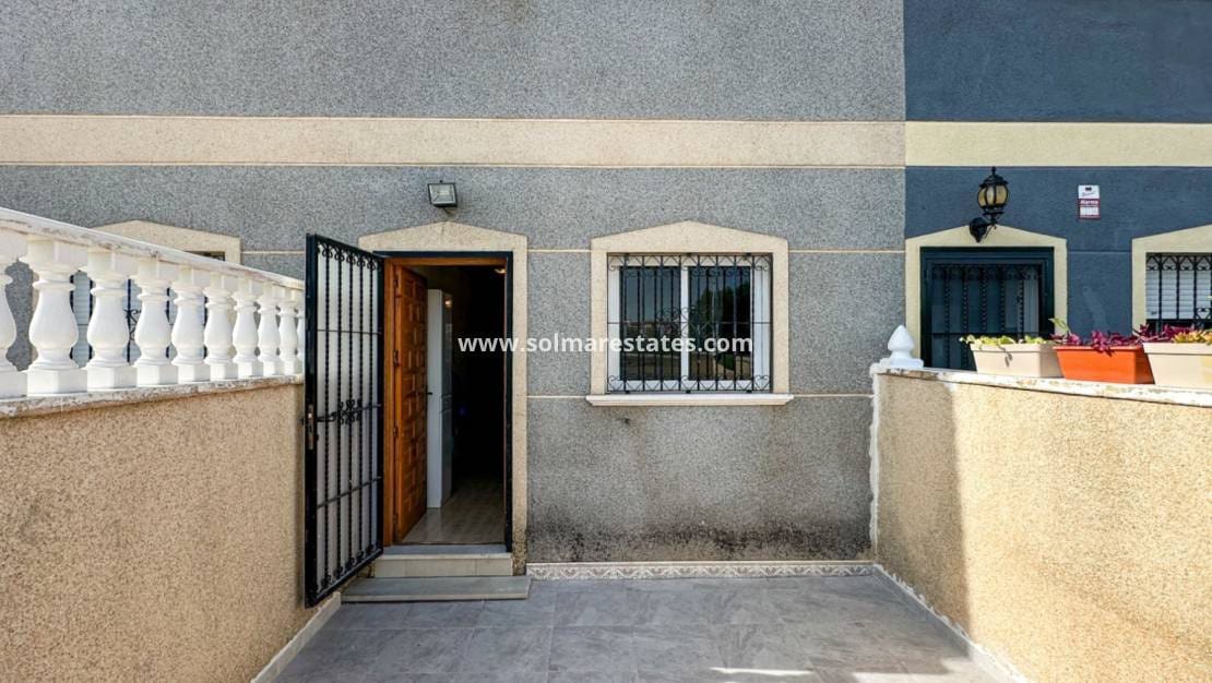 2 chambre Maison de Ville à vendre à Playa Flamenca avec piscine - 180 000 € (Ref: 10158437)