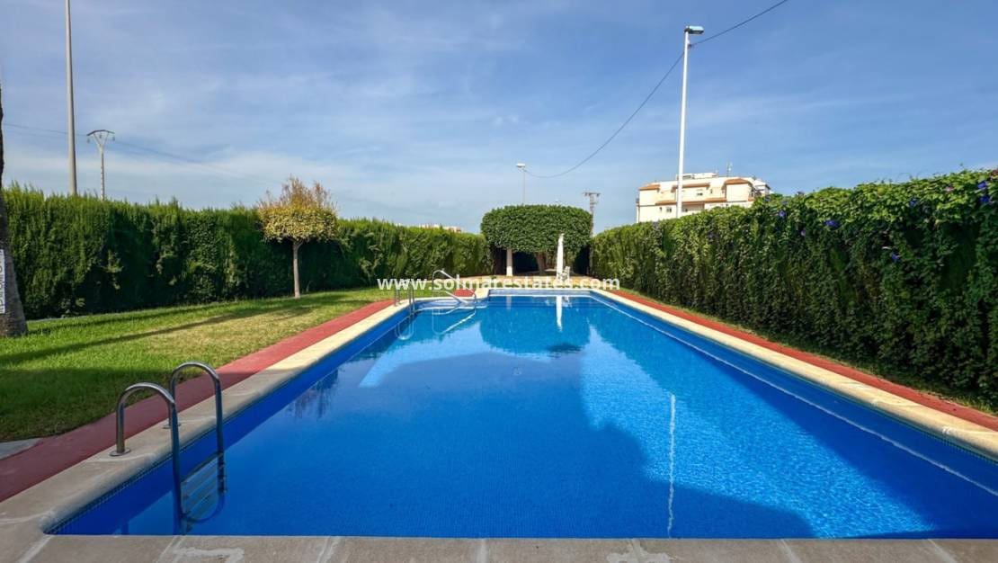 2 chambre Maison de Ville à vendre à Playa Flamenca avec piscine - 180 000 € (Ref: 10158437)