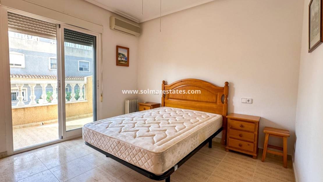2 chambre Maison de Ville à vendre à Playa Flamenca avec piscine - 180 000 € (Ref: 10158437)