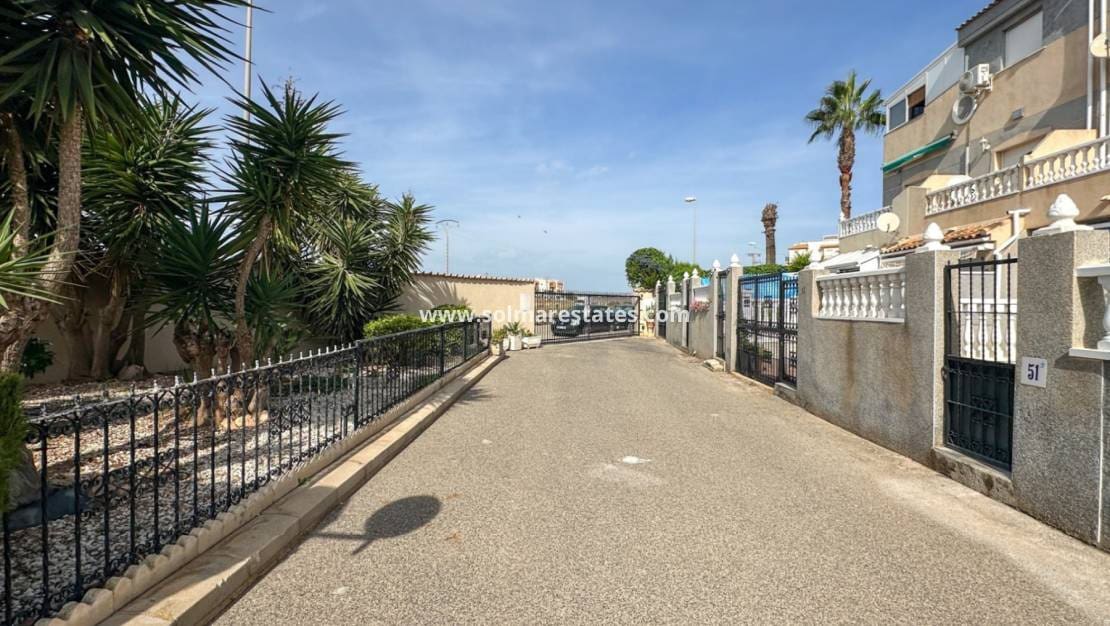 2 chambre Maison de Ville à vendre à Playa Flamenca avec piscine - 180 000 € (Ref: 10158437)