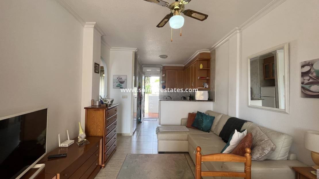 2 bedroom Apartment for sale in Algorfa with pool - € 155,000 (Ref: 10159965)