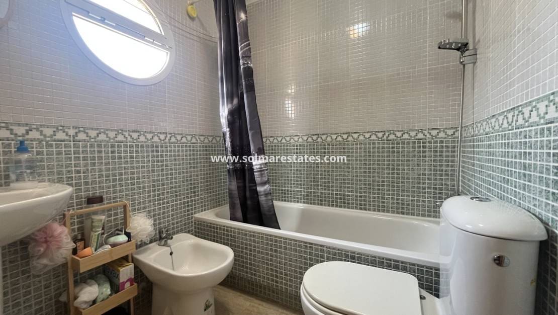 2 bedroom Apartment for sale in Algorfa with pool - € 155,000 (Ref: 10159965)