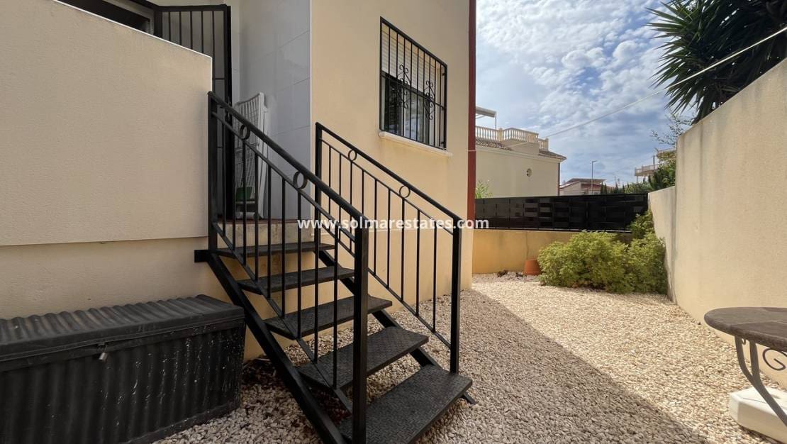 2 bedroom Apartment for sale in Algorfa with pool - € 155,000 (Ref: 10159965)