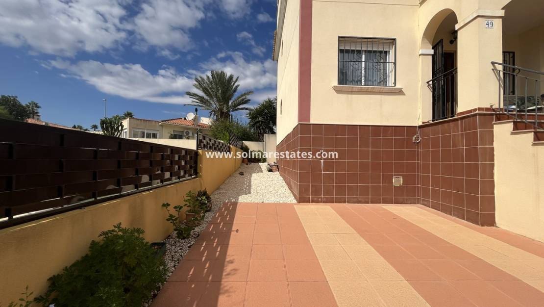 2 bedroom Apartment for sale in Algorfa with pool - € 155,000 (Ref: 10159965)