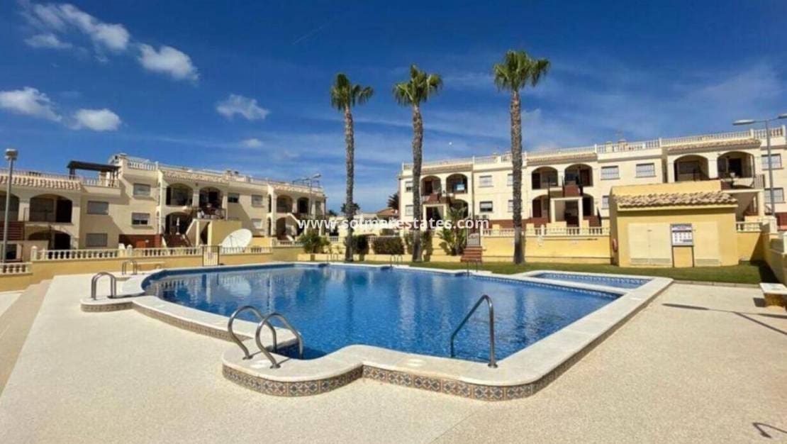 2 bedroom Apartment for sale in Algorfa with pool - € 155,000 (Ref: 10159965)