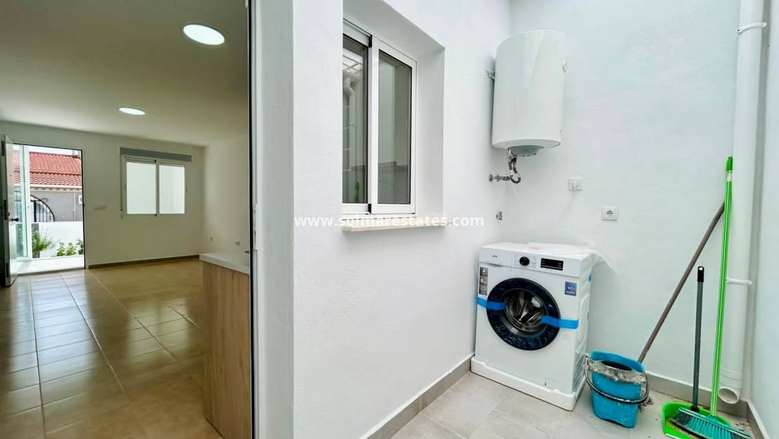 2 slaapkamer Bungalow te koop in La Siesta - € 159.950 (Ref: 10160089)