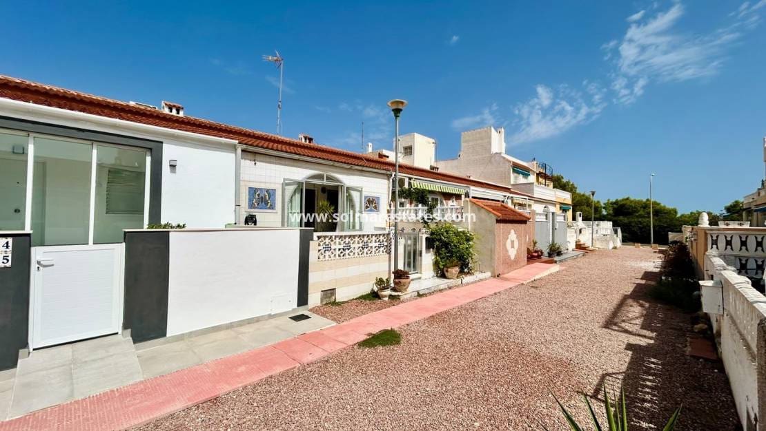 2 slaapkamer Bungalow te koop in La Siesta - € 159.950 (Ref: 10160089)