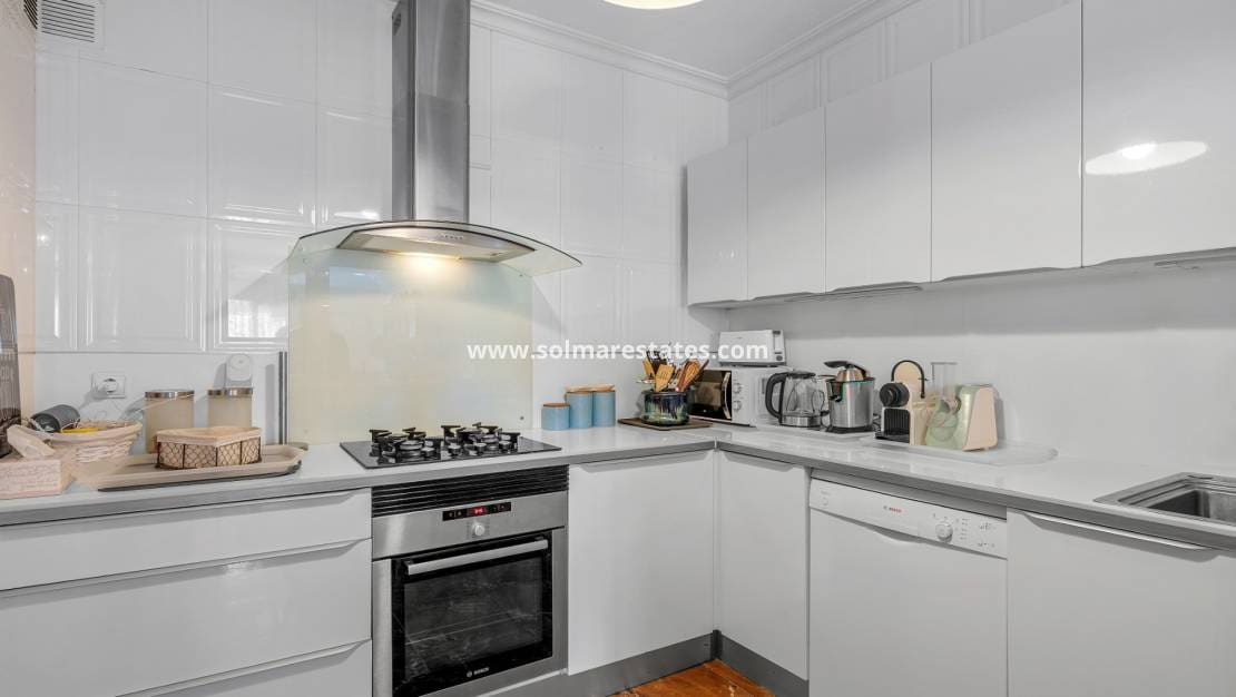 3 bedroom Townhouse for sale in Villamartin with pool garage - € 265,000 (Ref: 10160090)