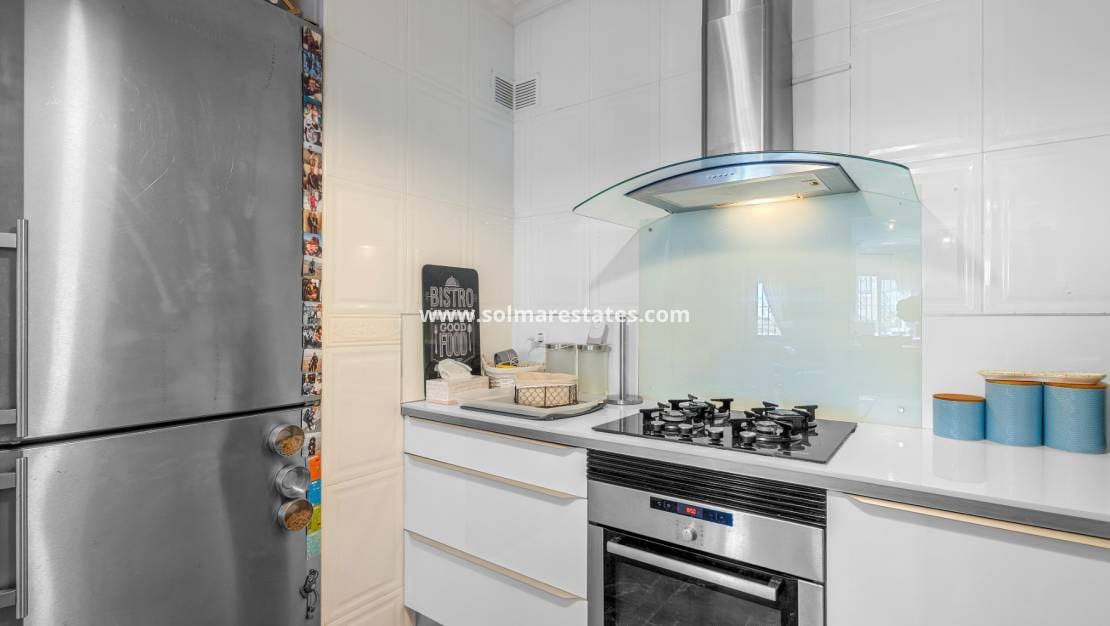 3 bedroom Townhouse for sale in Villamartin with pool garage - € 265,000 (Ref: 10160090)