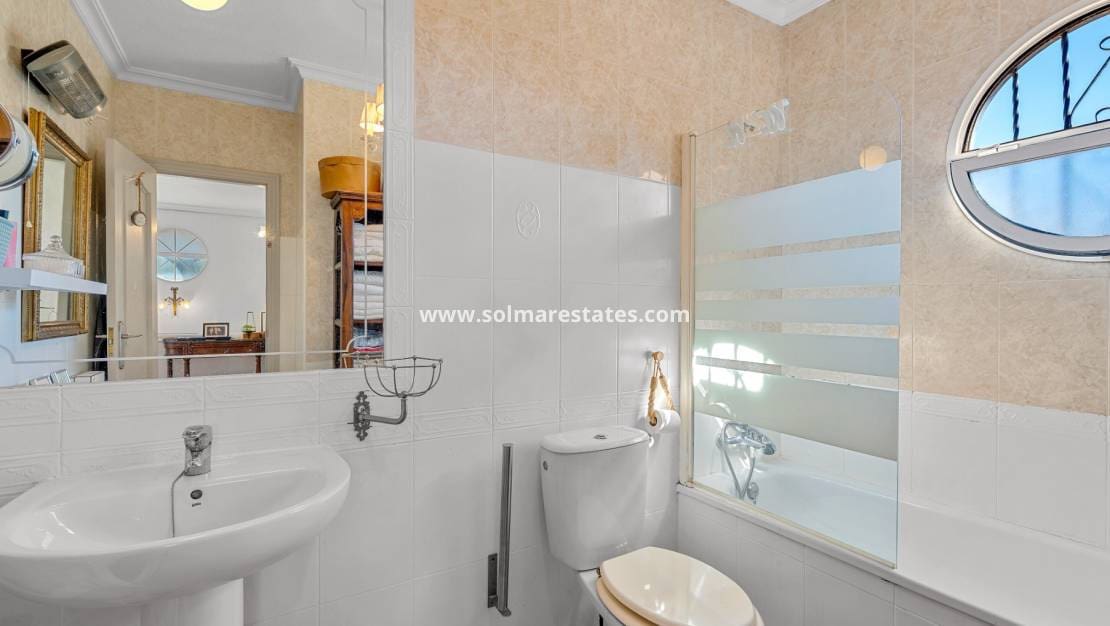3 bedroom Townhouse for sale in Villamartin with pool garage - € 265,000 (Ref: 10160090)