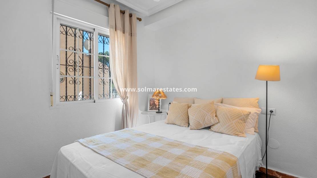 3 bedroom Townhouse for sale in Villamartin with pool garage - € 265,000 (Ref: 10160090)
