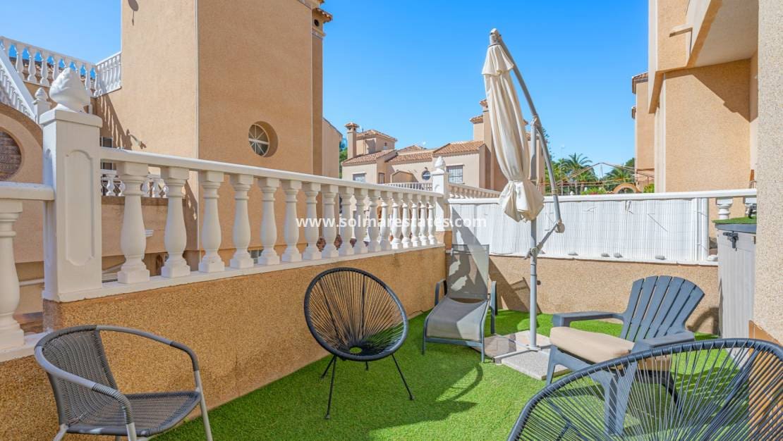 3 bedroom Townhouse for sale in Villamartin with pool garage - € 265,000 (Ref: 10160090)