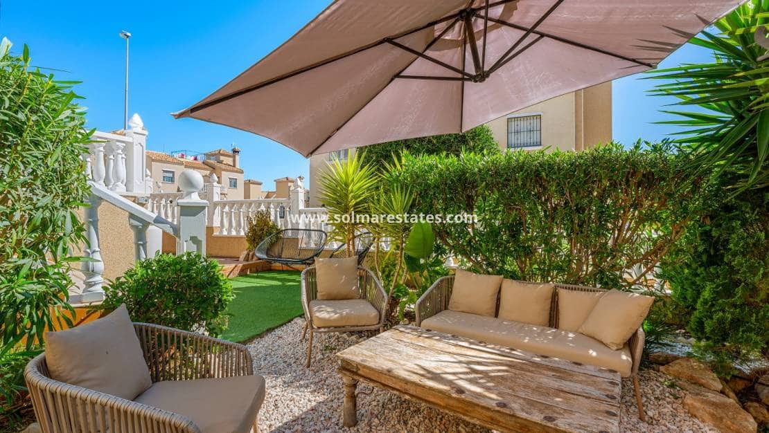 3 bedroom Townhouse for sale in Villamartin with pool garage - € 265,000 (Ref: 10160090)