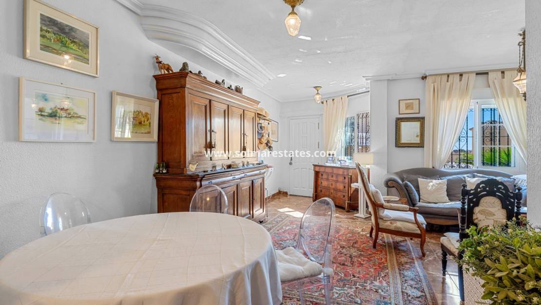 3 bedroom Townhouse for sale in Villamartin with pool garage - € 265,000 (Ref: 10160090)