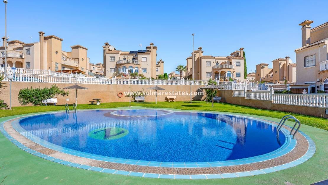 3 bedroom Townhouse for sale in Villamartin with pool garage - € 265,000 (Ref: 10160090)