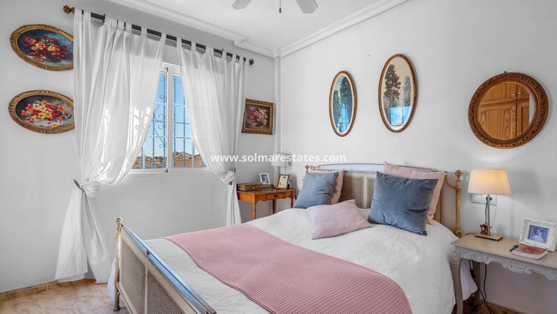 3 bedroom Townhouse for sale in Villamartin with pool garage - € 265,000 (Ref: 10160090)