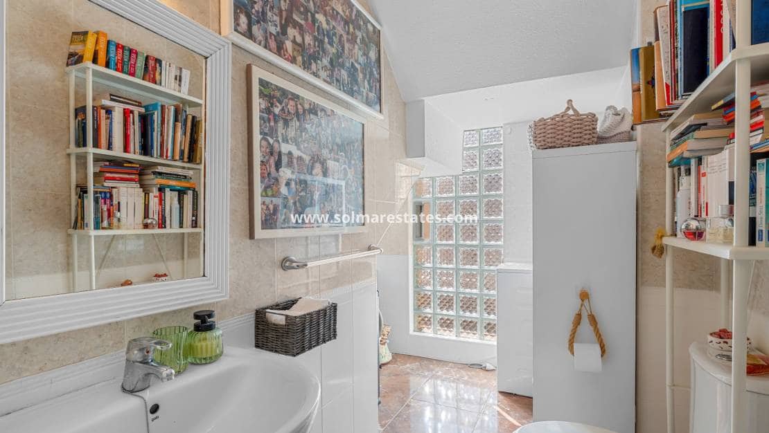 3 bedroom Townhouse for sale in Villamartin with pool garage - € 265,000 (Ref: 10160090)