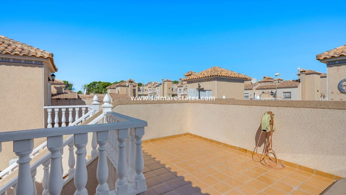 3 bedroom Townhouse for sale in Villamartin with pool garage - € 265,000 (Ref: 10160090)