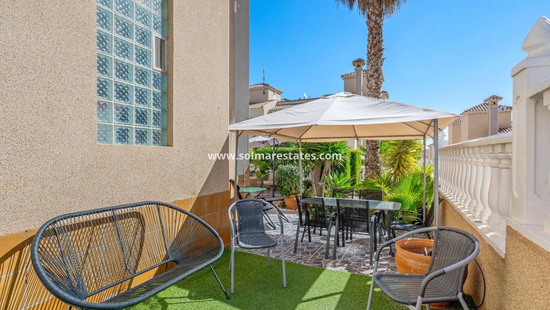 3 bedroom Townhouse for sale in Villamartin with pool garage - € 265,000 (Ref: 10160090)