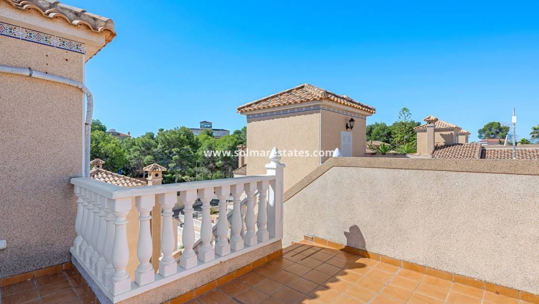 3 bedroom Townhouse for sale in Villamartin with pool garage - € 265,000 (Ref: 10160090)