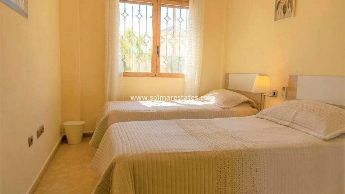 3 chambre Villa/Maison à vendre à Villamartin avec piscine - 390 000 € (Ref: 10165358)