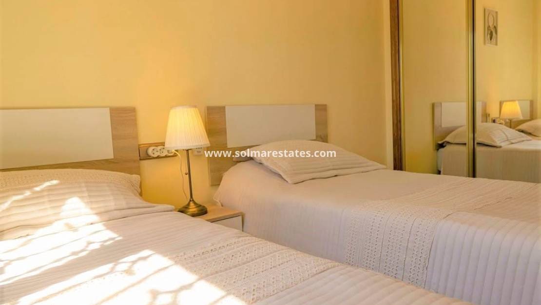 3 chambre Villa/Maison à vendre à Villamartin avec piscine - 390 000 € (Ref: 10165358)
