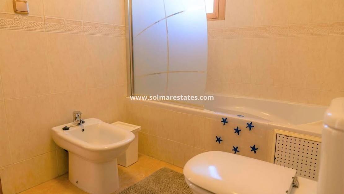 3 chambre Villa/Maison à vendre à Villamartin avec piscine - 390 000 € (Ref: 10165358)