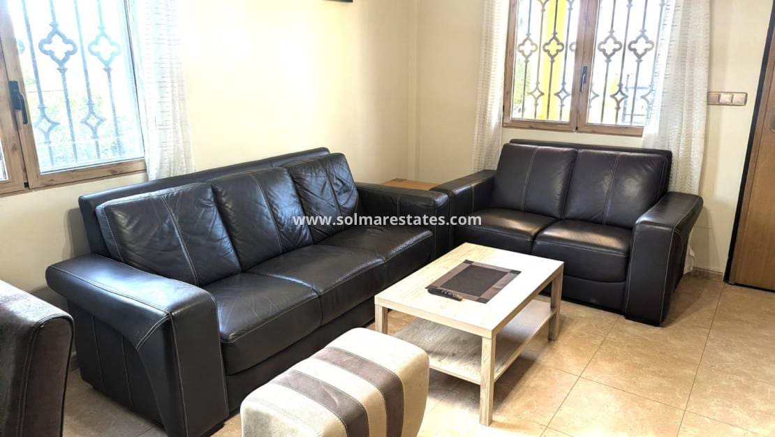 3 chambre Villa/Maison à vendre à Villamartin avec piscine - 390 000 € (Ref: 10165358)
