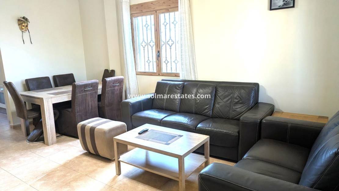 3 chambre Villa/Maison à vendre à Villamartin avec piscine - 390 000 € (Ref: 10165358)